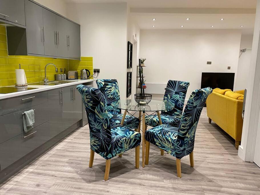 3 Bedroom New York Inspired * Swansea